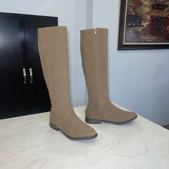 New!! ✨ “BAMBOO” Women's Knee High Tan Suede Boots w/ Faux Fur - Picture 5 of 6